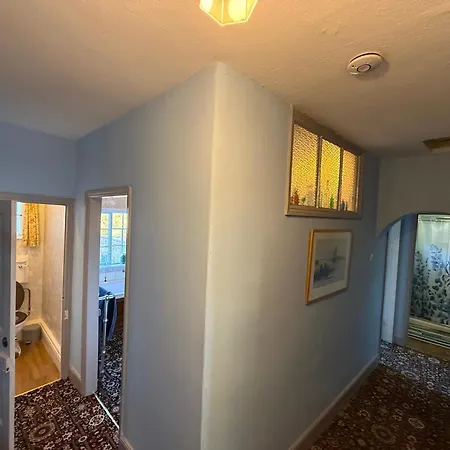 Crofton House 게스트하우스 얌