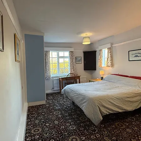 Crofton House 게스트하우스 *