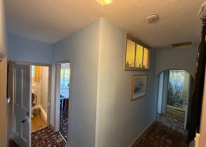 Crofton House 게스트하우스 얌